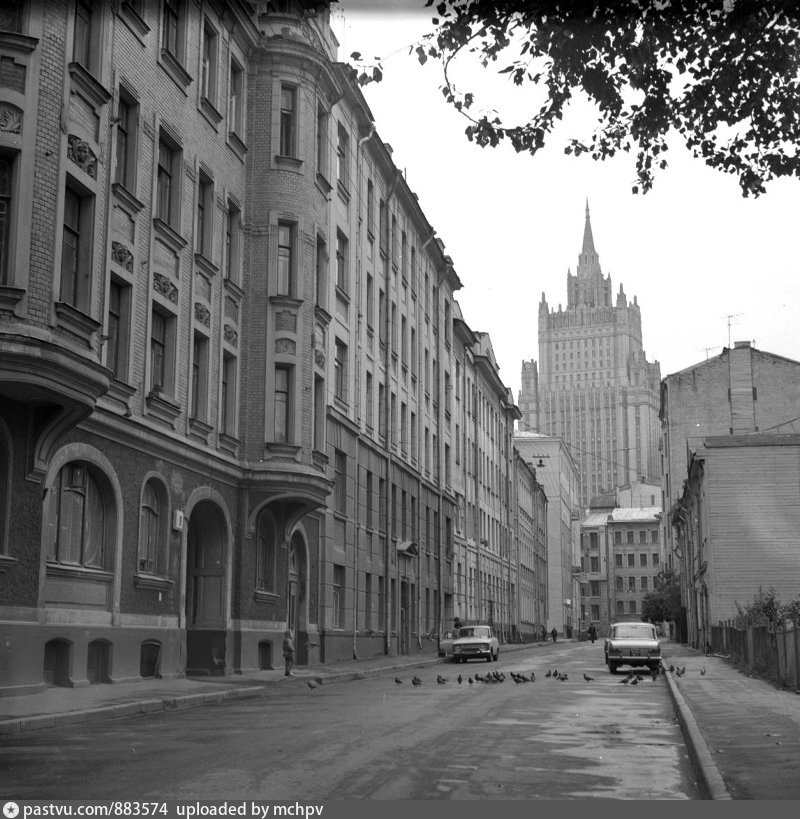 Старый арбат москва переулки. Кривоарбатский переулок Москва. Арбат Кривоарбатский переулок. Москва. Улица Арбатский переулок. Москва переулки Арбата.