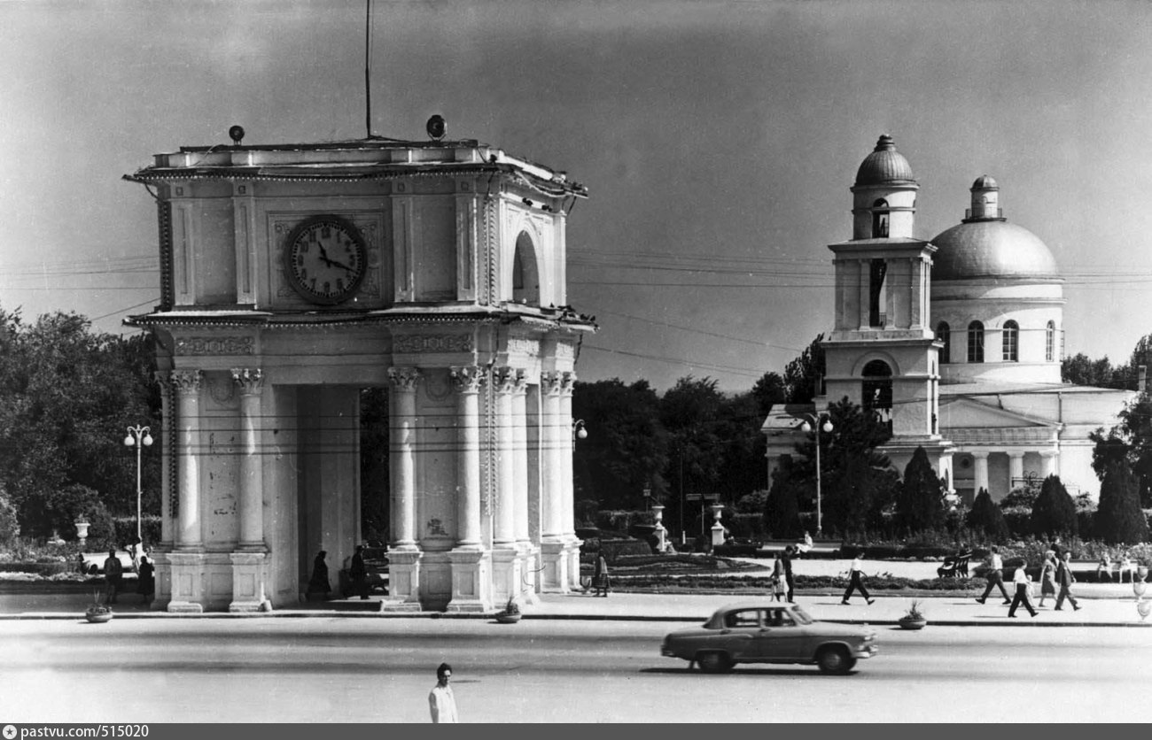 Кишинев советского. Триумфальная арка Кишинев 19 век. Кишиневская Триумфальная арка 1840.