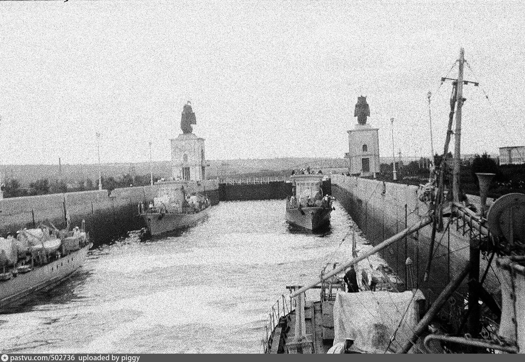 Строительство шлюзов. Шлюз Яхрома. Шлюз Яхрома 3 1937г. Яхромский шлюз. Строительство канала Москва Волга.