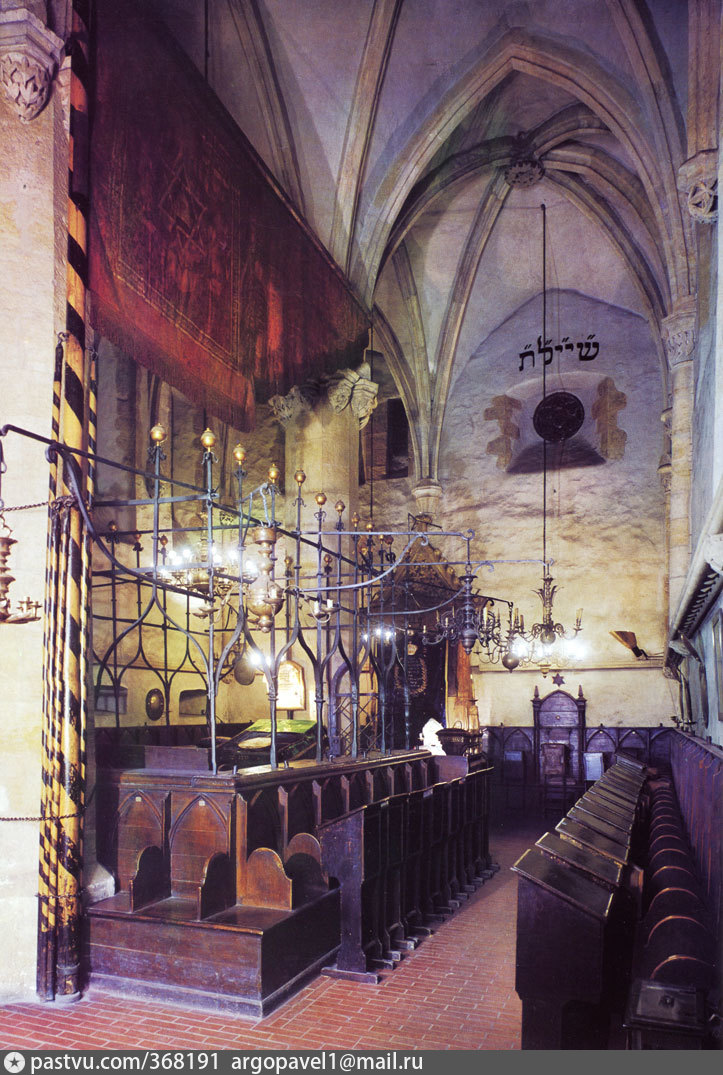 Пражской синагоги. Староновая синагога в Праге. Пражская синагога голем. Староновая синагога в Праге внутри. Синагога в Праге самая Старая.