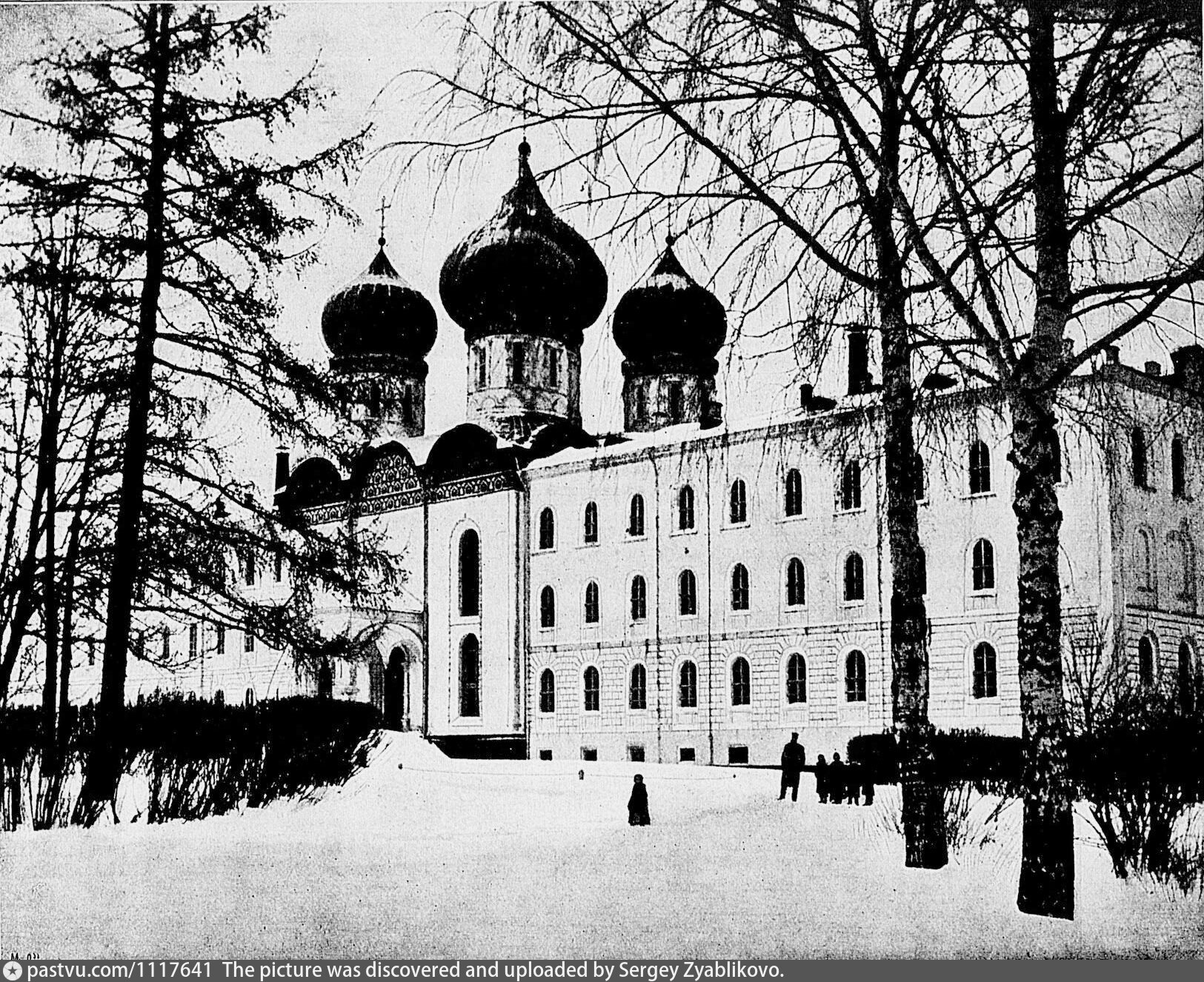 Черкасской богадельня. Измайловская богадельня. Церковь Покрова в Рубцове Москва 1619-1626.