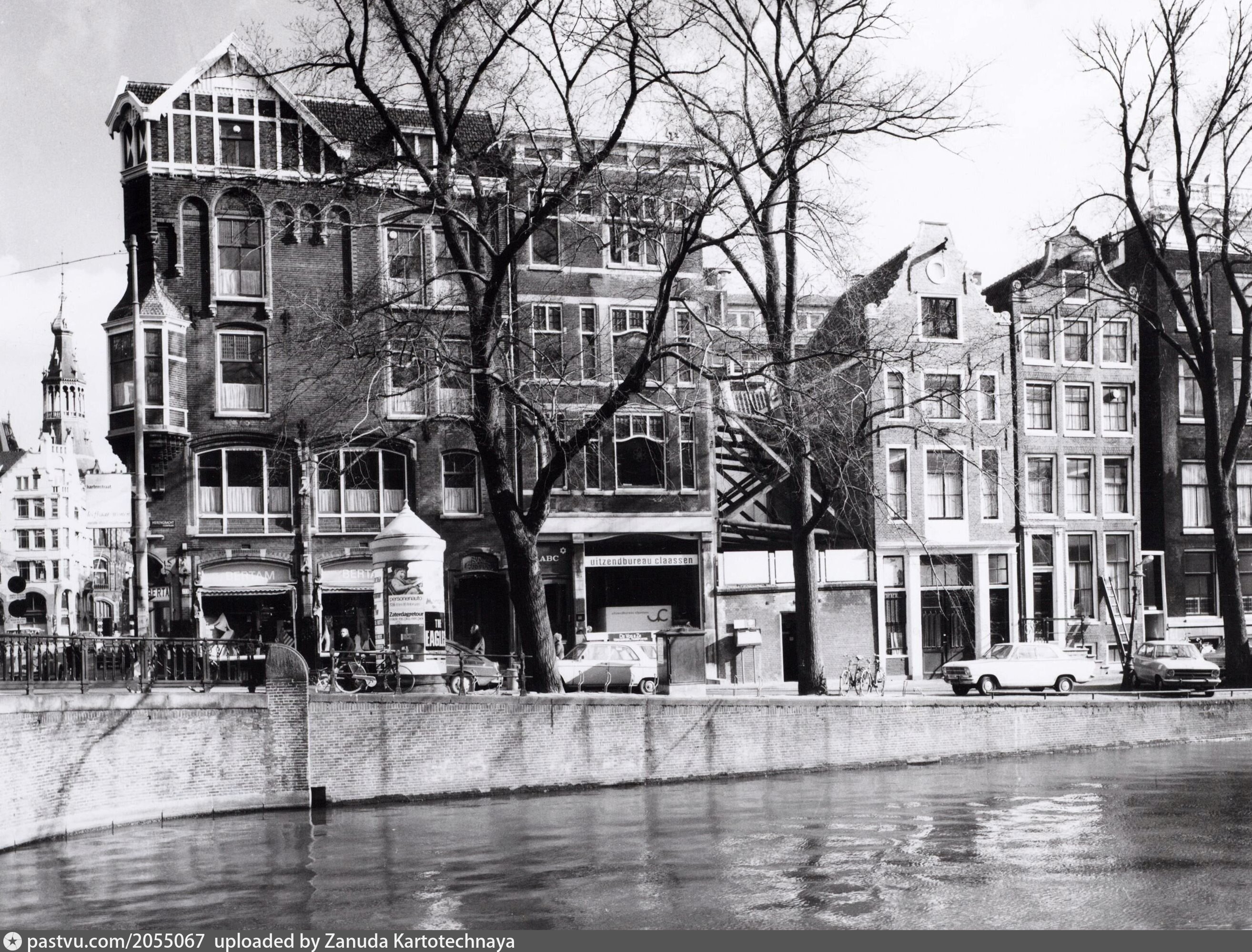 Herengracht 213 223. Links Raadhuisstraat gezien richting Singel