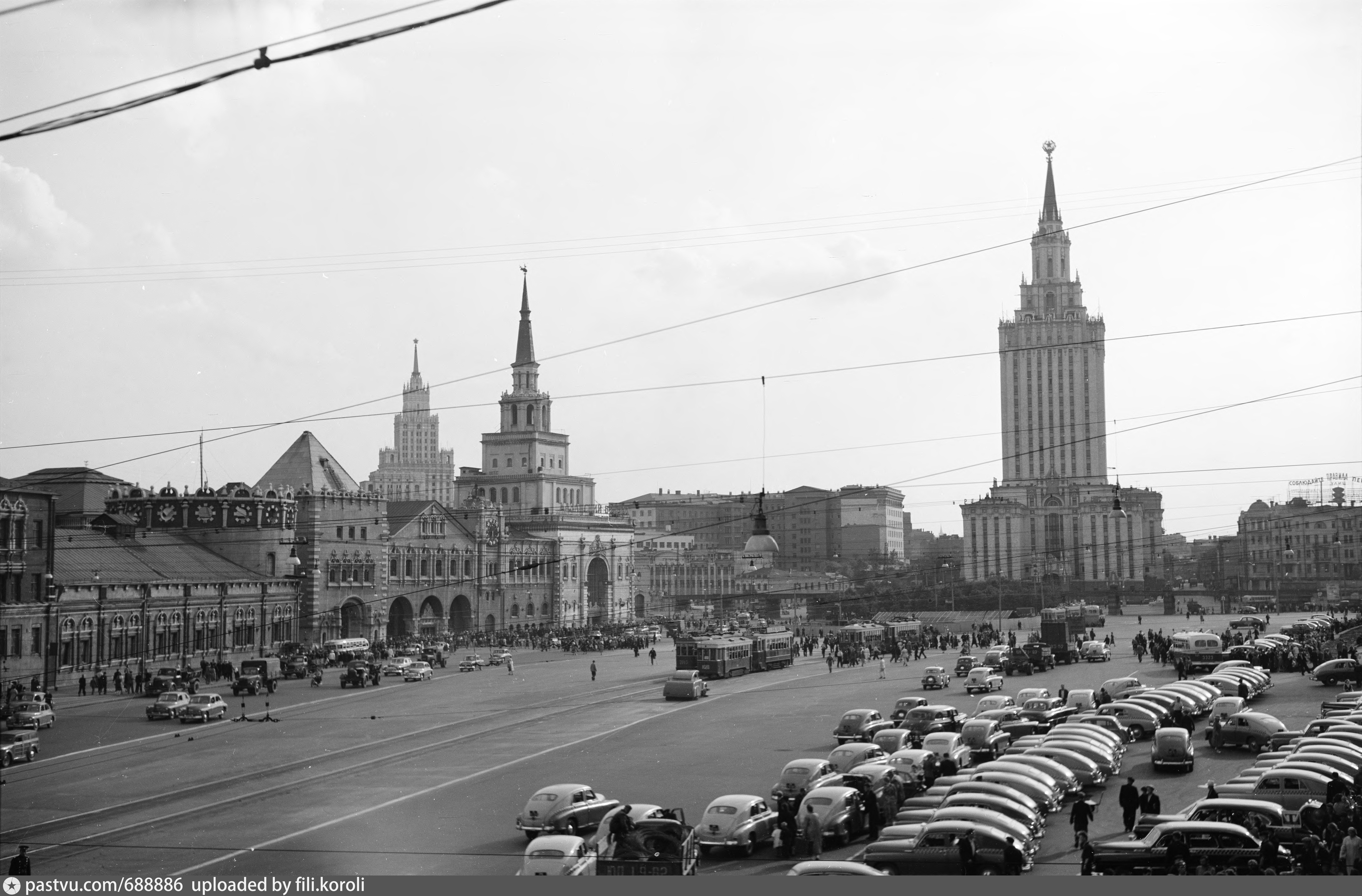 1950 году словами. Комсомольская площадь 1950. Москва в 50-е годы. Казанский вокзал в 1960е годы. Комсомольская площадь 2 Москва.