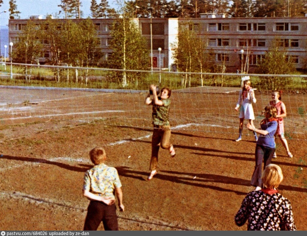 Пионерский лагерь «Крылатый». Пионербол. Вид на 3 и 4 корпуса - Retro photos