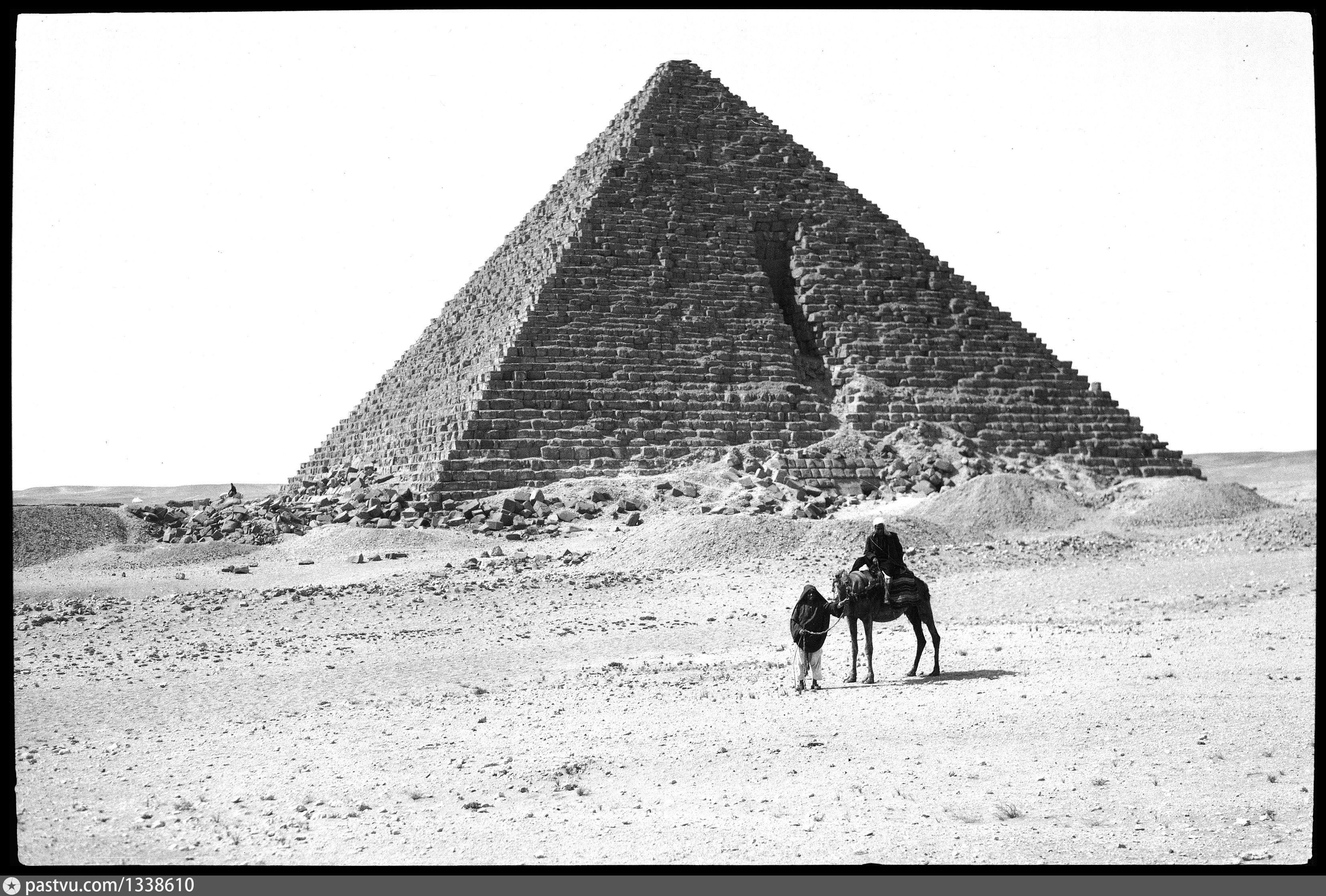 Разрушило пирамиду. Пирамида Менкаура. Пирамида Хеопса. Вершина пирамиды Хеопса. Египет 19-20 века пирамиды.