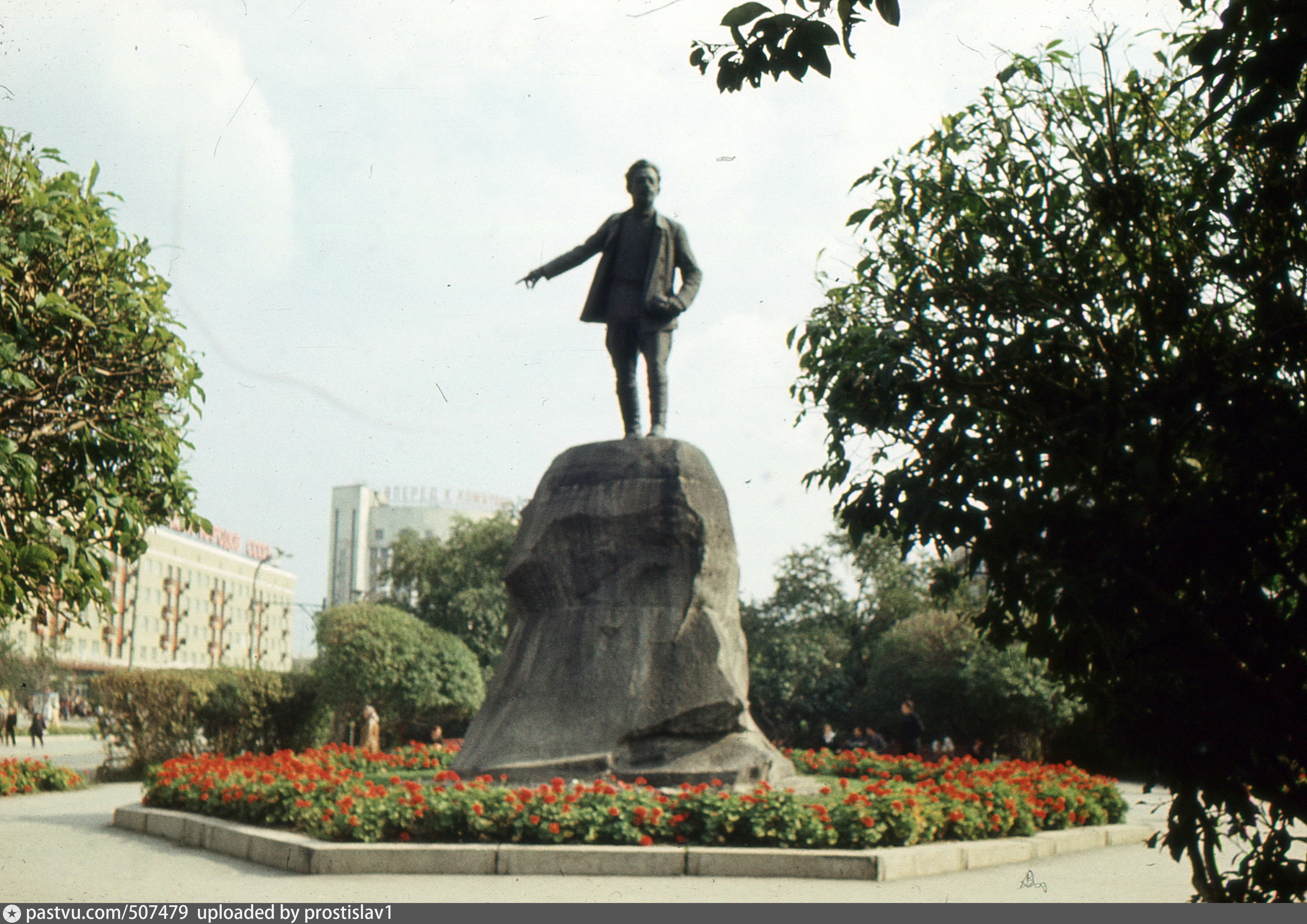 Памятник свердлову в москве