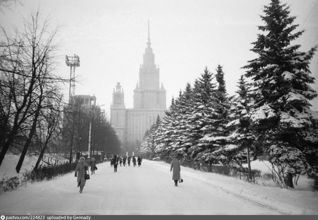 Длинная московская зима преобразившая всю жизнь. Раменки МГУ. МГУ Москва зимой. Главное здание МГУ зимой. МГУ В СССР зимой.