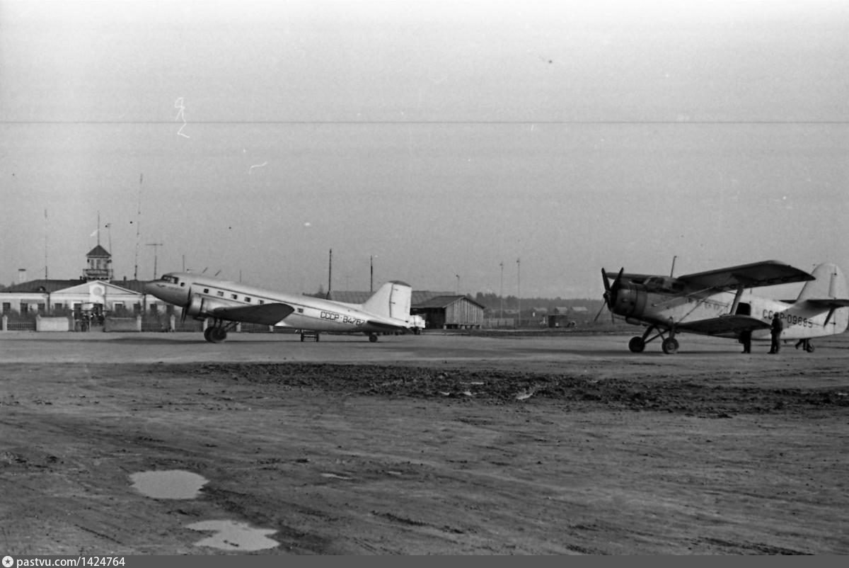 Аэродром батайск. Старый аэропорт Иваново. Аэропорт Якутск 1960. Старый аэровокзал Иваново. Аэропорт Воронеж 1960.