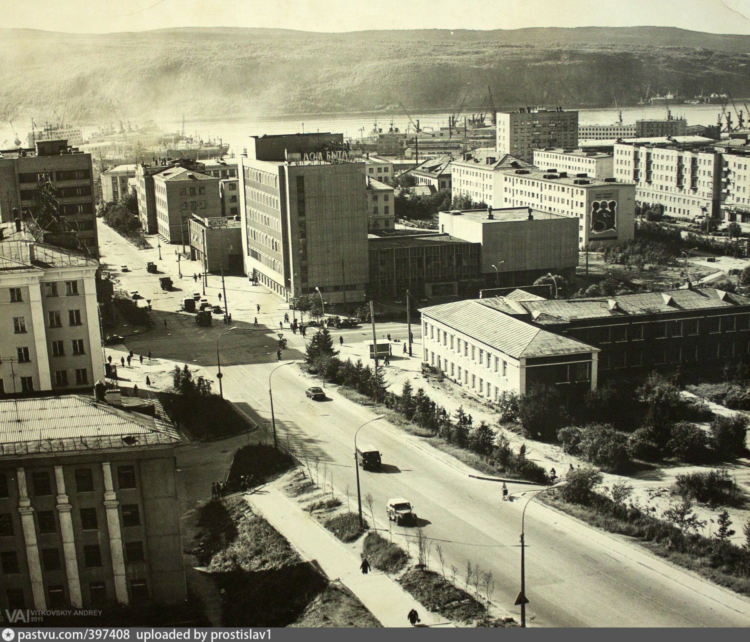 Проспекты мурманска. Мурманск проспект Ленина 1980. Мурманск 2000 год. Мурманск перекресток Книповича-пр. Ленина. Мурманск 20 век.