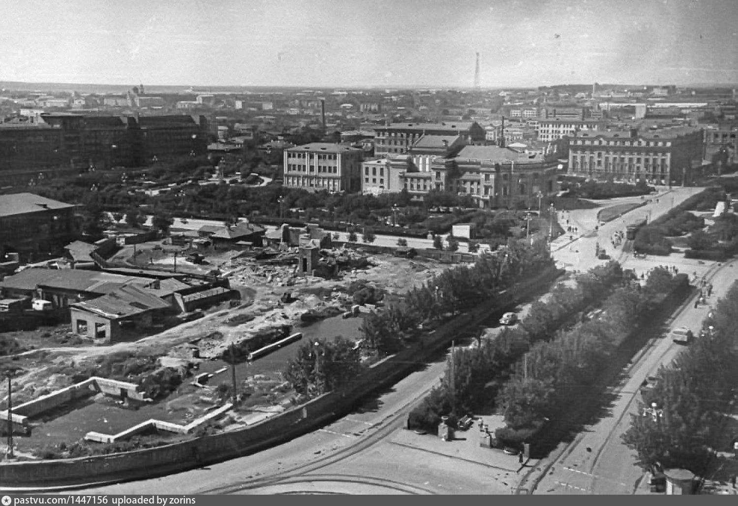 В каком году свердловск переименовали в екатеринбурге. Свердловск 1991 год. Центральный гастроном Свердловск 1980. Свердловск Уралмаш гастроном. Екатеринбург Свердловск ОДО.