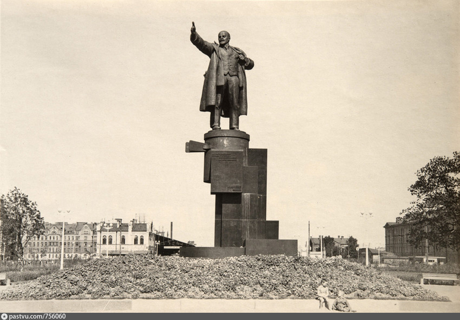 памятник ленину в уфе фото