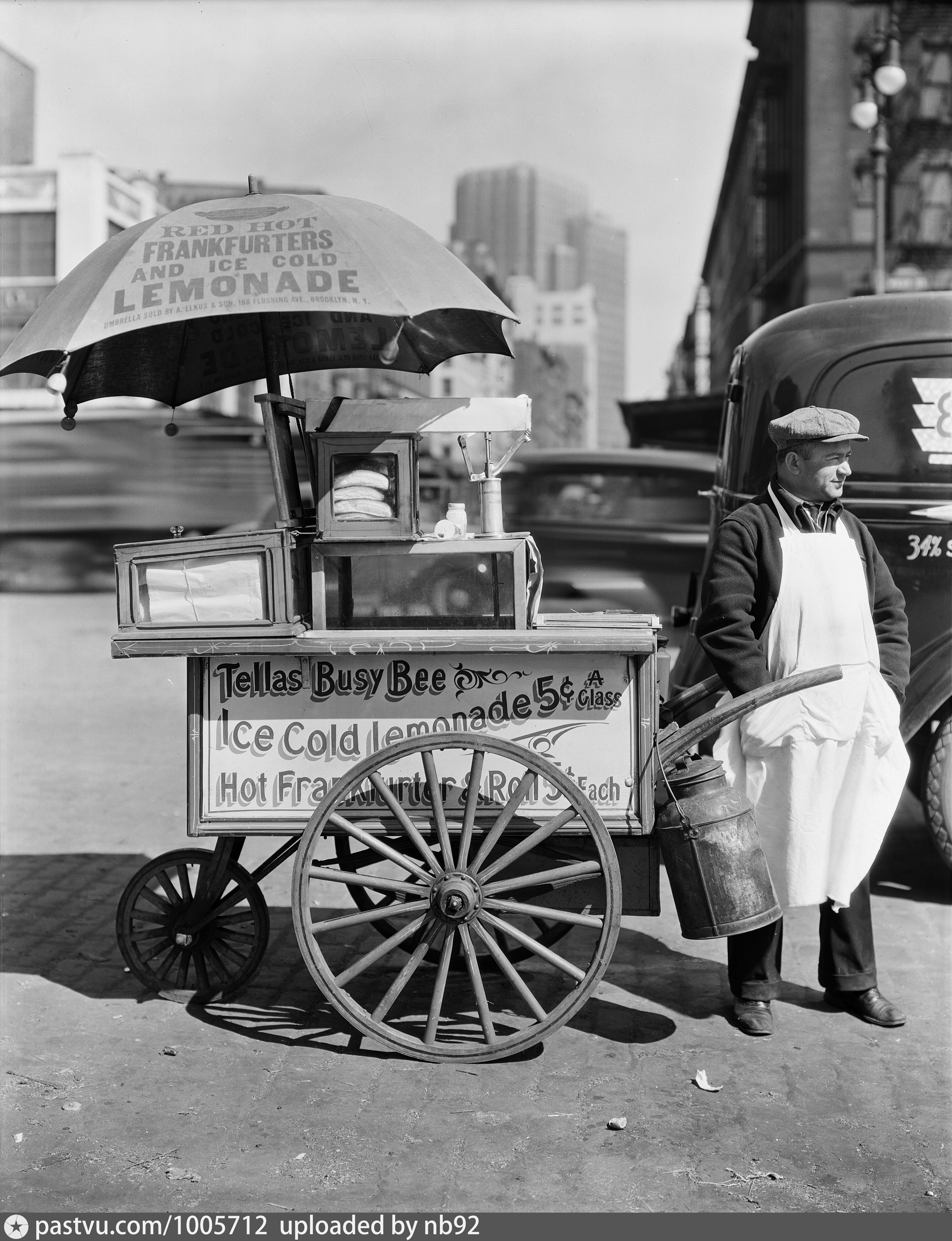 История фаст. Нью-Йорк в 1930-е. Нью-Йорк 1930 год фото. Фаст фуд в двадцатом веке. Первый хот дог.