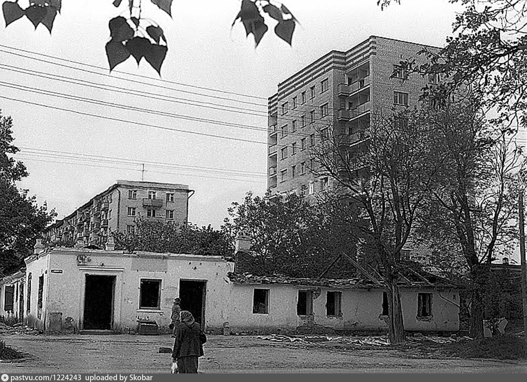 Угол Лермонтова и Ломоносова