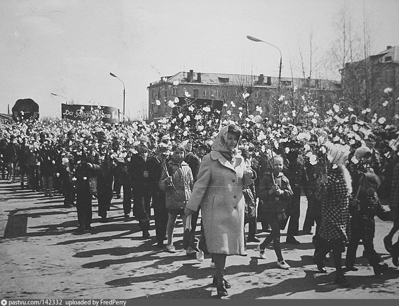 1970 1980 гг. Первомайская демонстрация 70-е гг. Демонстрация в Новосибирске 1950. Хотьково 80-х годов. Хотьково 70-е.