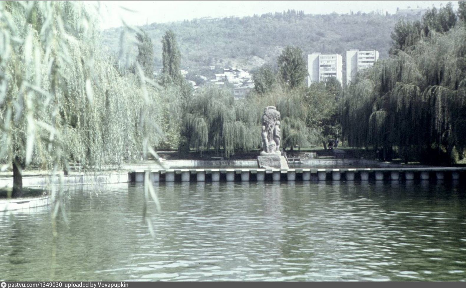 Кировабад сейчас. Кировабад Азербайджанская ССР. Кировабад 1988. Кировабад Таджикистан статуя. Кировабад Азербайджан 1988 г.