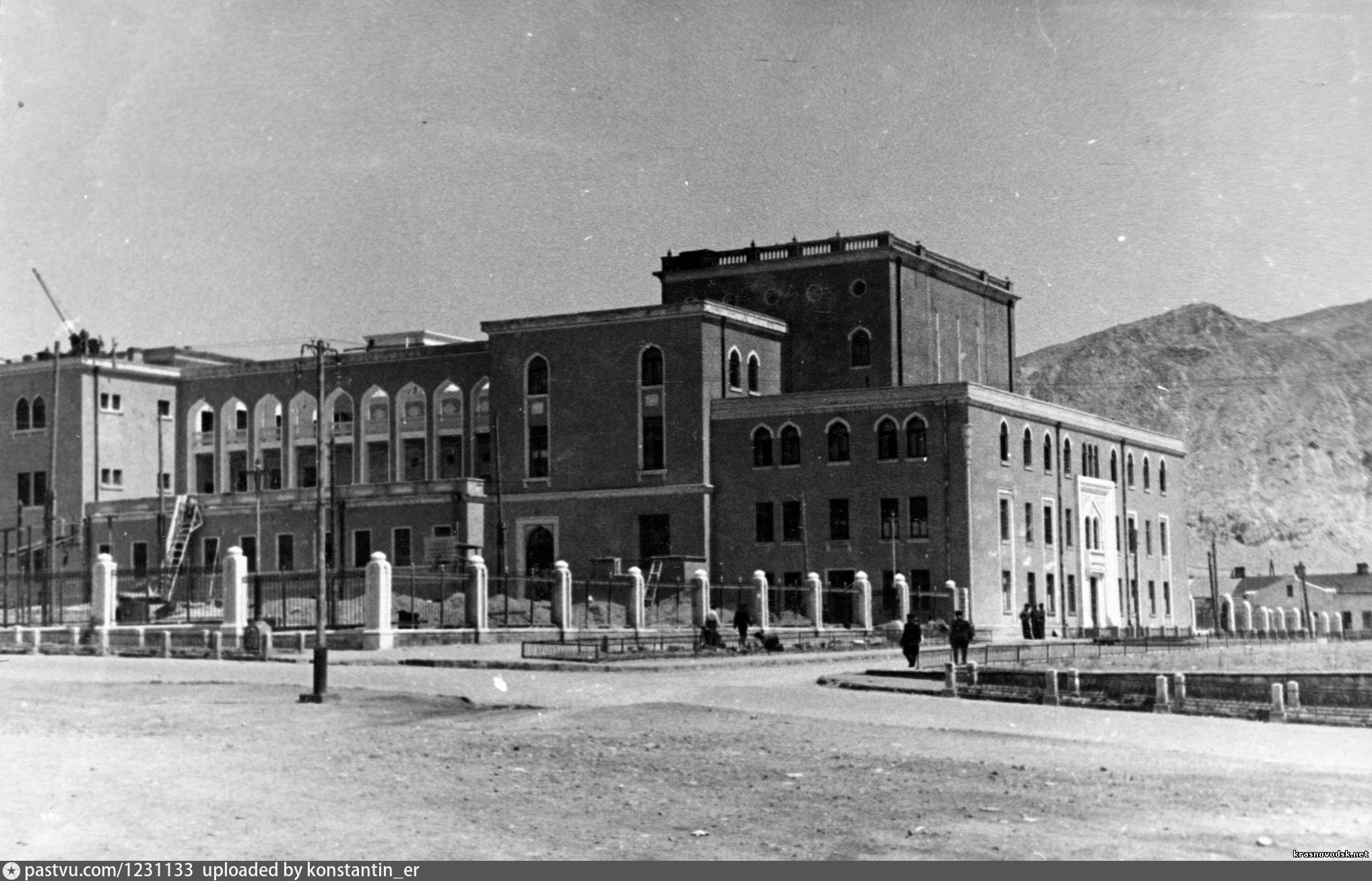 1952 год фото. Красноводск дворец культуры Нефтяников. Красноводск Туркменская ССР. Туркмения Красноводск СССР. Старый город Красноводск.