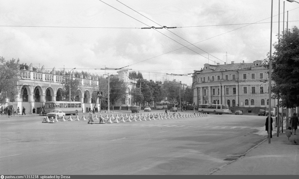 Старые торги. История площади старый торг Калуга. Калуга Старая площадь Ленина. Площадь старый торг Калуга фото. Площадь старый торг Калуга 19 век.