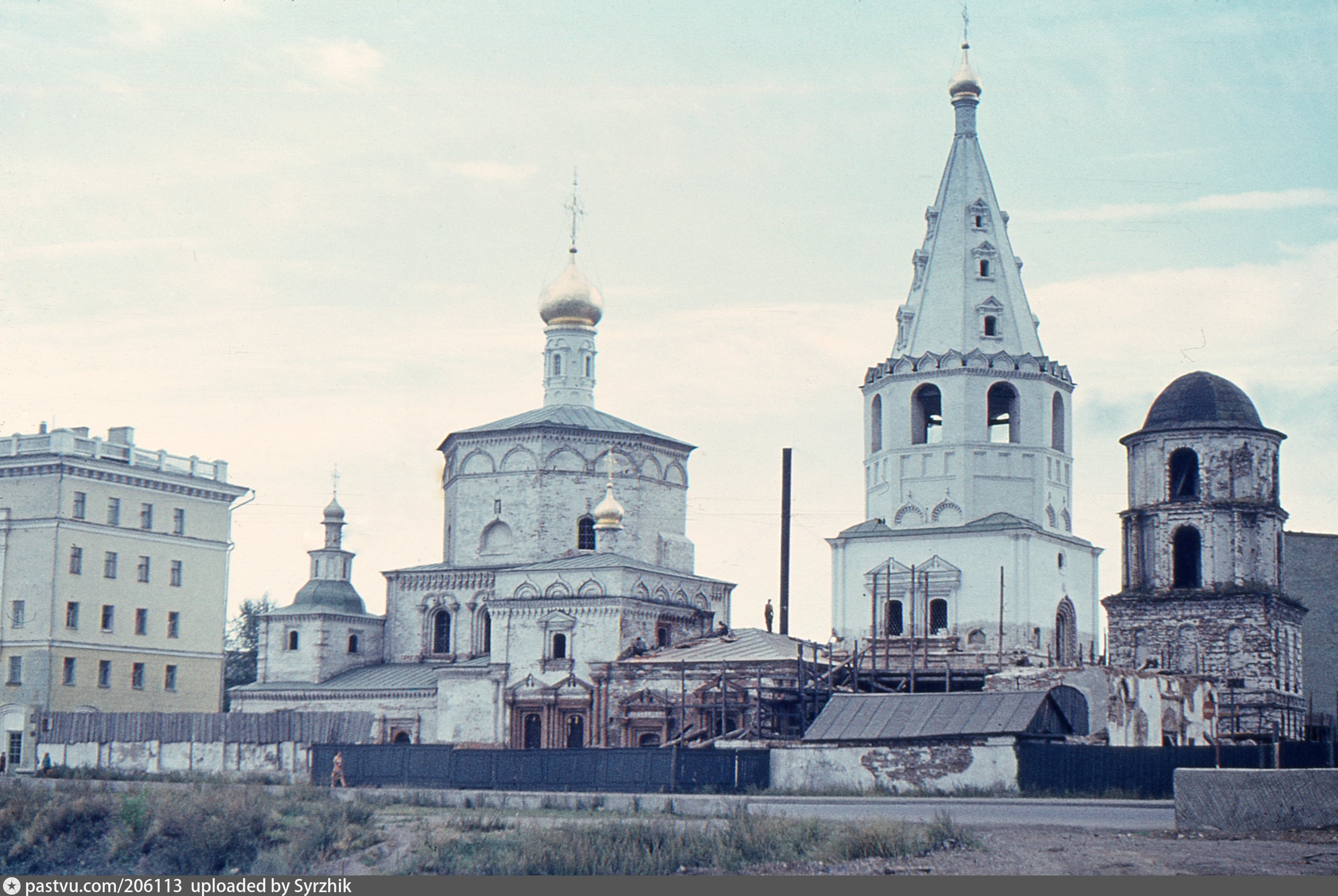 Спасская Церковь и Богоявленский собор в Иркутске