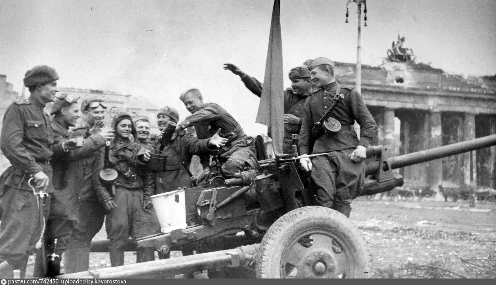 Берлин артиллеристы победа 1945