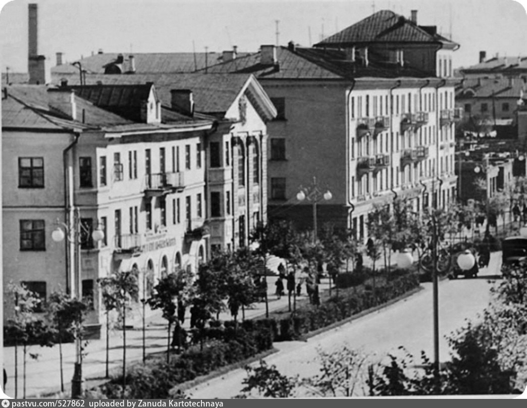 Великие луки старые фото города Вид на жилые дома и сберегательную кассу - Retro photos