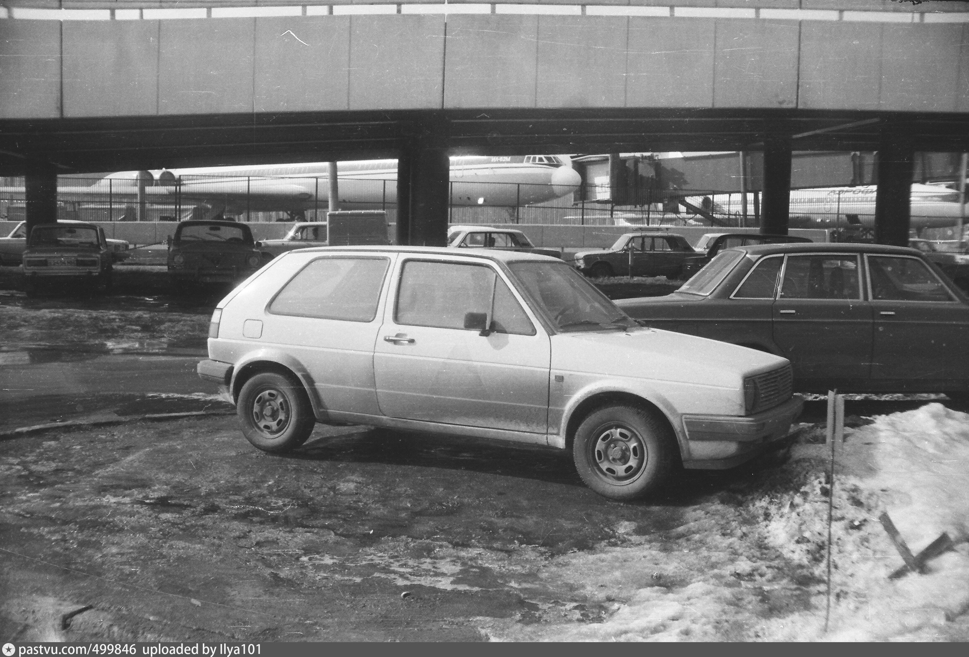 Автомобили автомобили буквально все заполонили. Иномарки в СССР В 80. 1988 Автомобили СССР. Иномарки в СССР В 1989 году. 1988 Год иномарки в СССР.