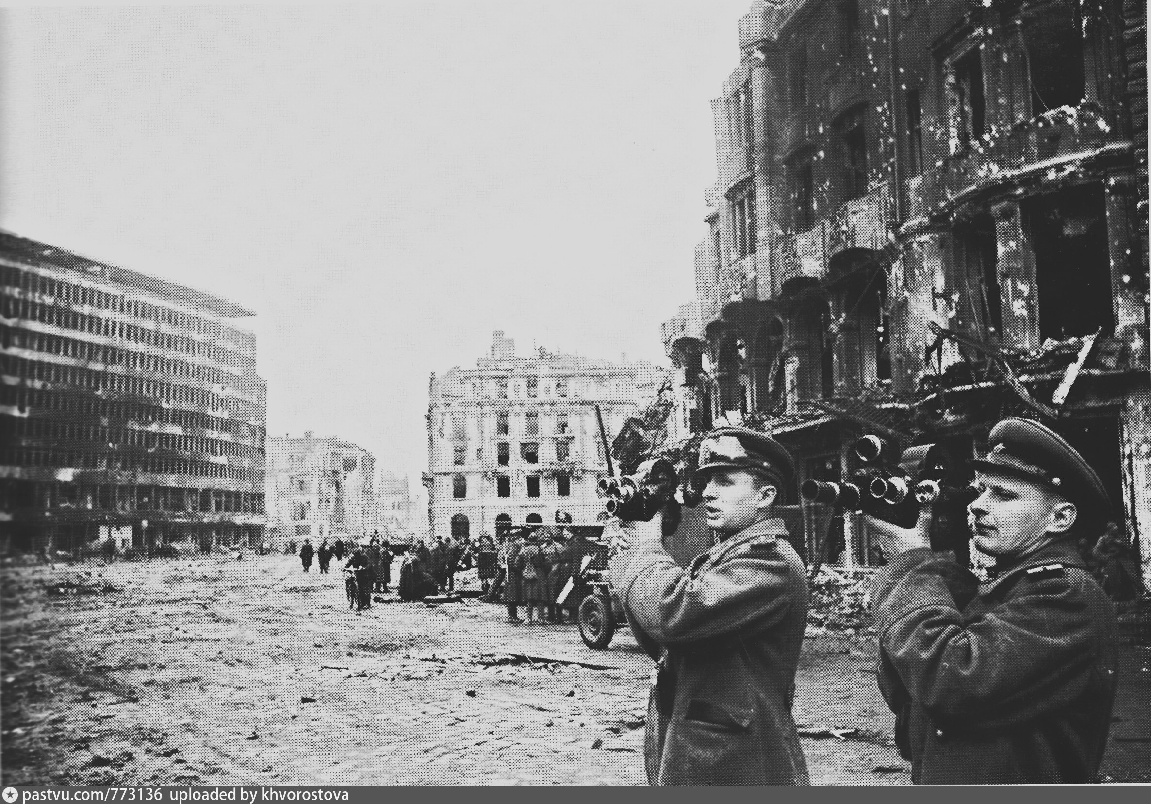 Фото 1945 войну. Берлин, май 1945. Военные кинооператоры Великой Отечественной войны. Берлин 1941 г.. Кинооператор в Берлине 1945.