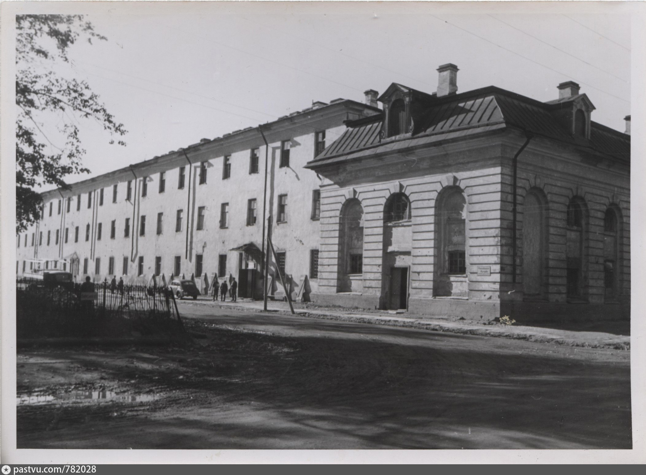 Красногвардейск. Красногвардейск 1930. Старые казармы в Сортавала. Первая мировая казармы снаружи.