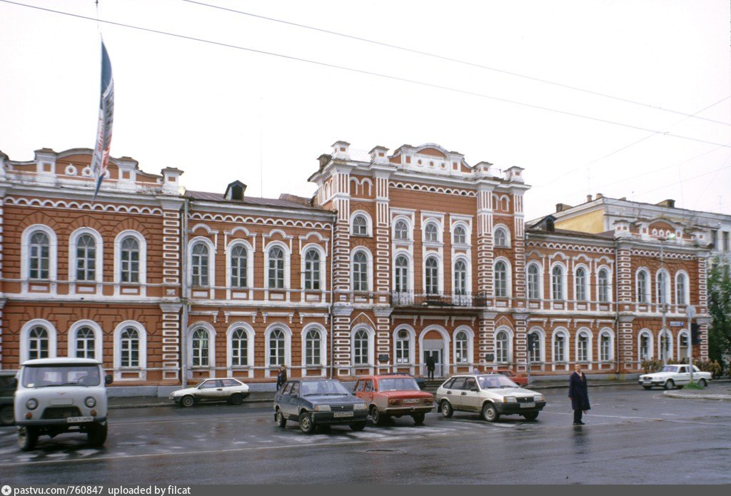 Первая женская гимназия. Здание первой женской гимназии Екатеринбург. Здание 1 женской гимназии Чита.