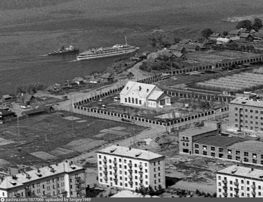 Старые чебоксары фото. Старые Чебоксары фотографии. Улица Энтузиастов Чебоксары старые фотографии. Чебоксары 90-х фото.