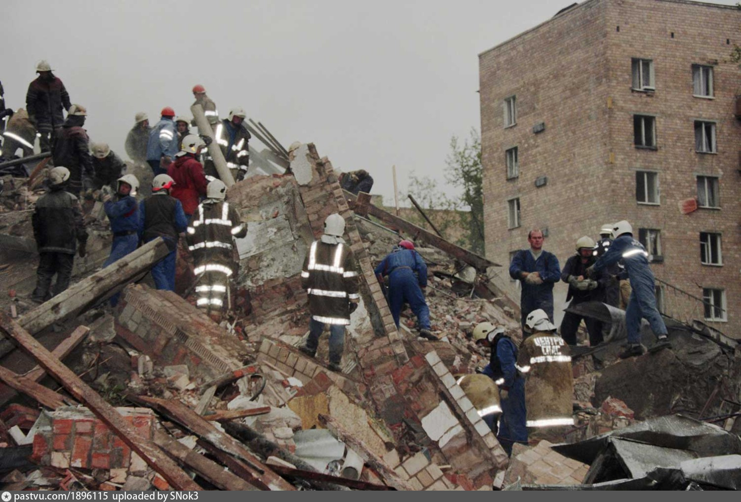 Строительство последствия. 13 Сентября 1999 — взрыв жилого дома в Москве на Каширском шоссе.. 13 Сентября 1999 года Каширское шоссе дом. Взрыв домов на Каширском шоссе 1999. 13 Сентября 1999 Каширское шоссе.