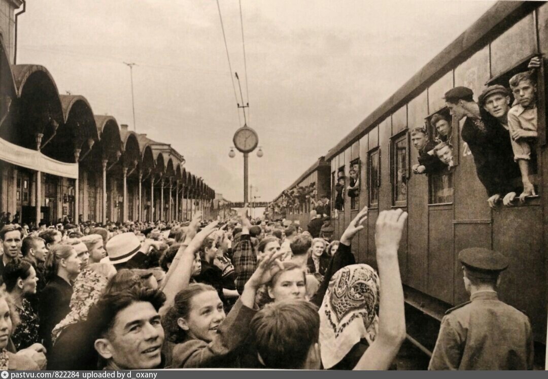 Проводы 90. СССР вокзал 1941. Вокзал Горький Московский. Горький Московский вокзал 1960 е годы. Проводы целинников на вокзале.