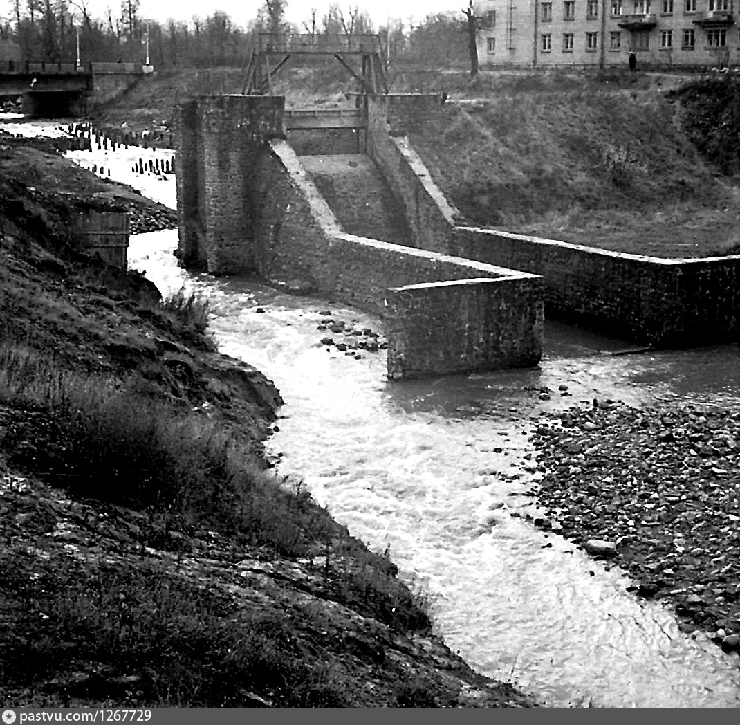 Мост плотина в Стрельна. Прорыв дамбы в Киеве в 1961. Плотина в Стрельне 1966г. Дамба в Стрельне.