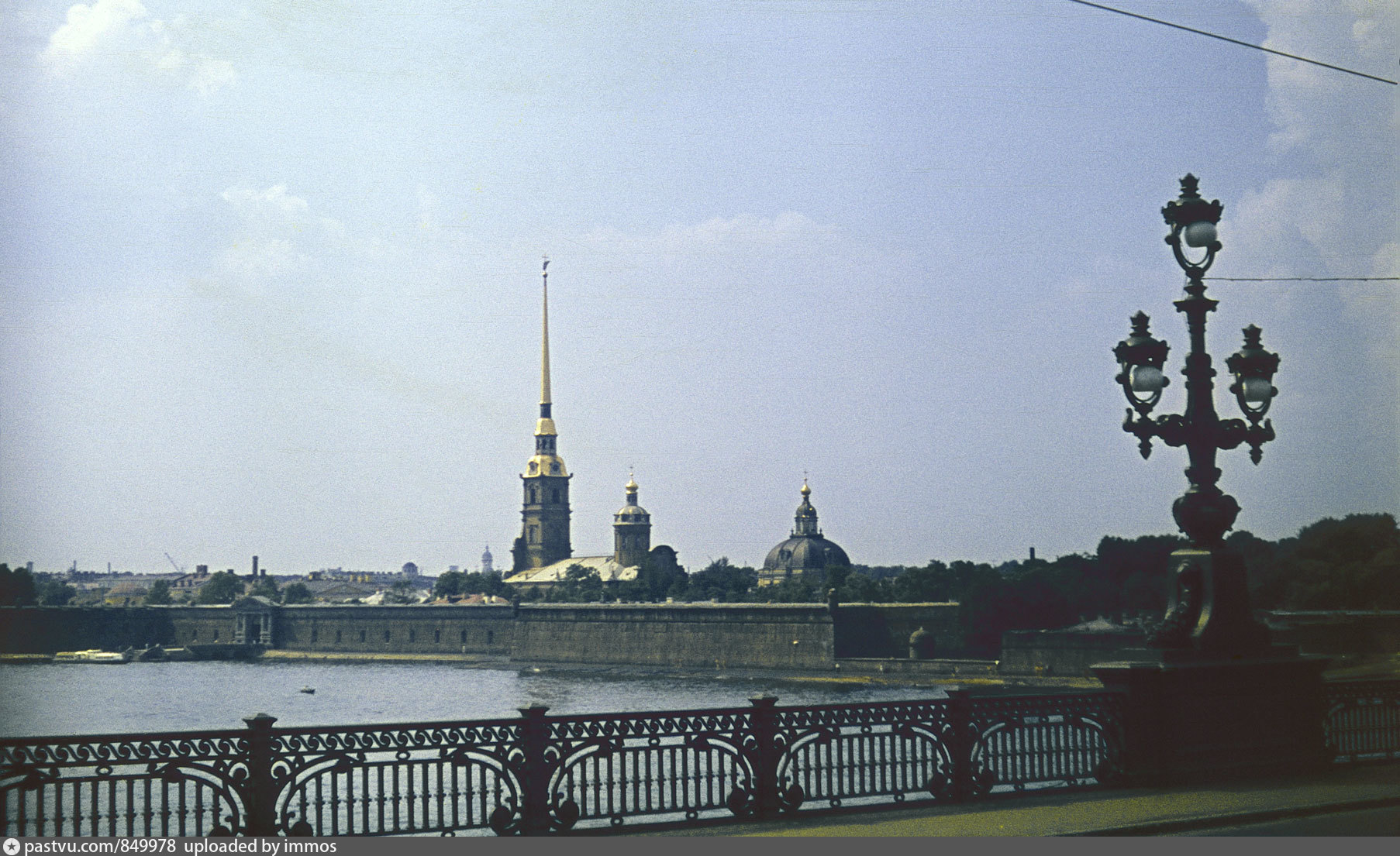 Петропавловский мост на Петроградке Санкт Петербург