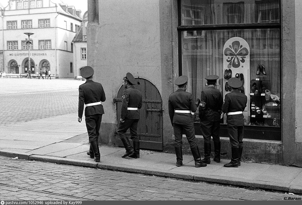 Служба безопасности бывшей гдр. Гарнизонный патруль СССР. Военный Комендантский патруль. Комендантский патруль СССР. Военный патруль СССР.