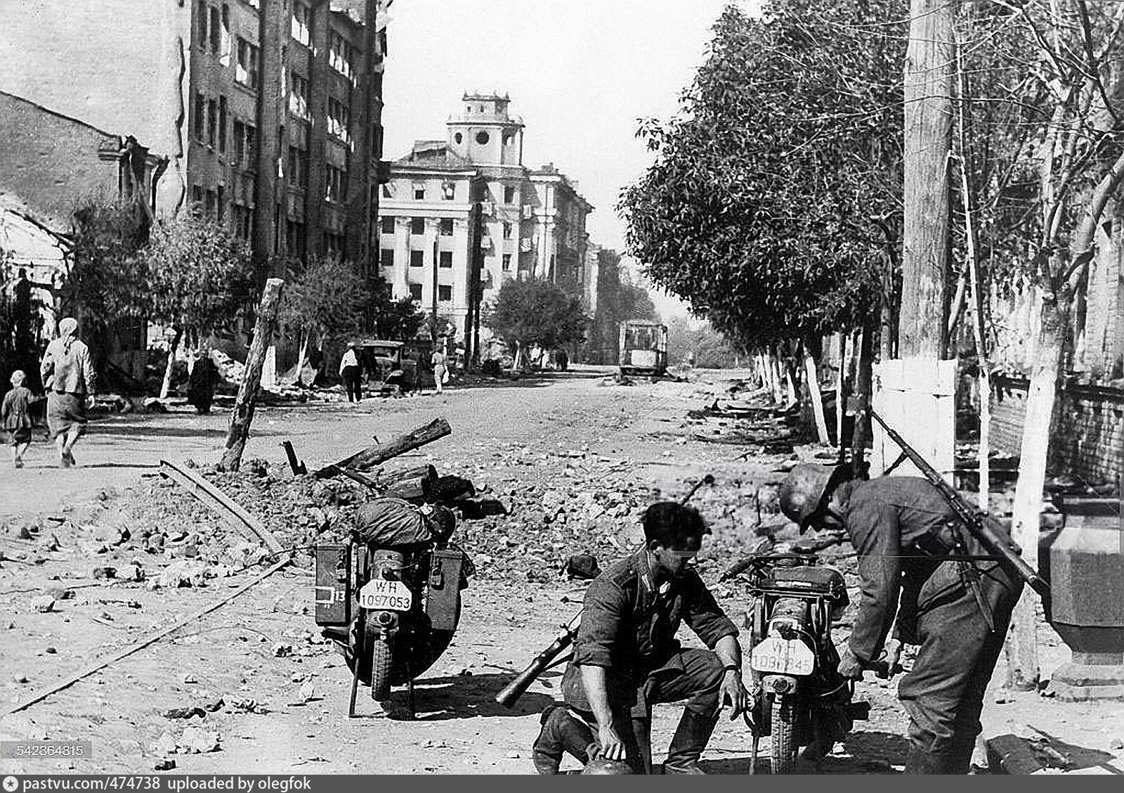 Оккупация 1941 1945. Немцы в Воронеже 1942. Разрушенный Воронеж 1942.