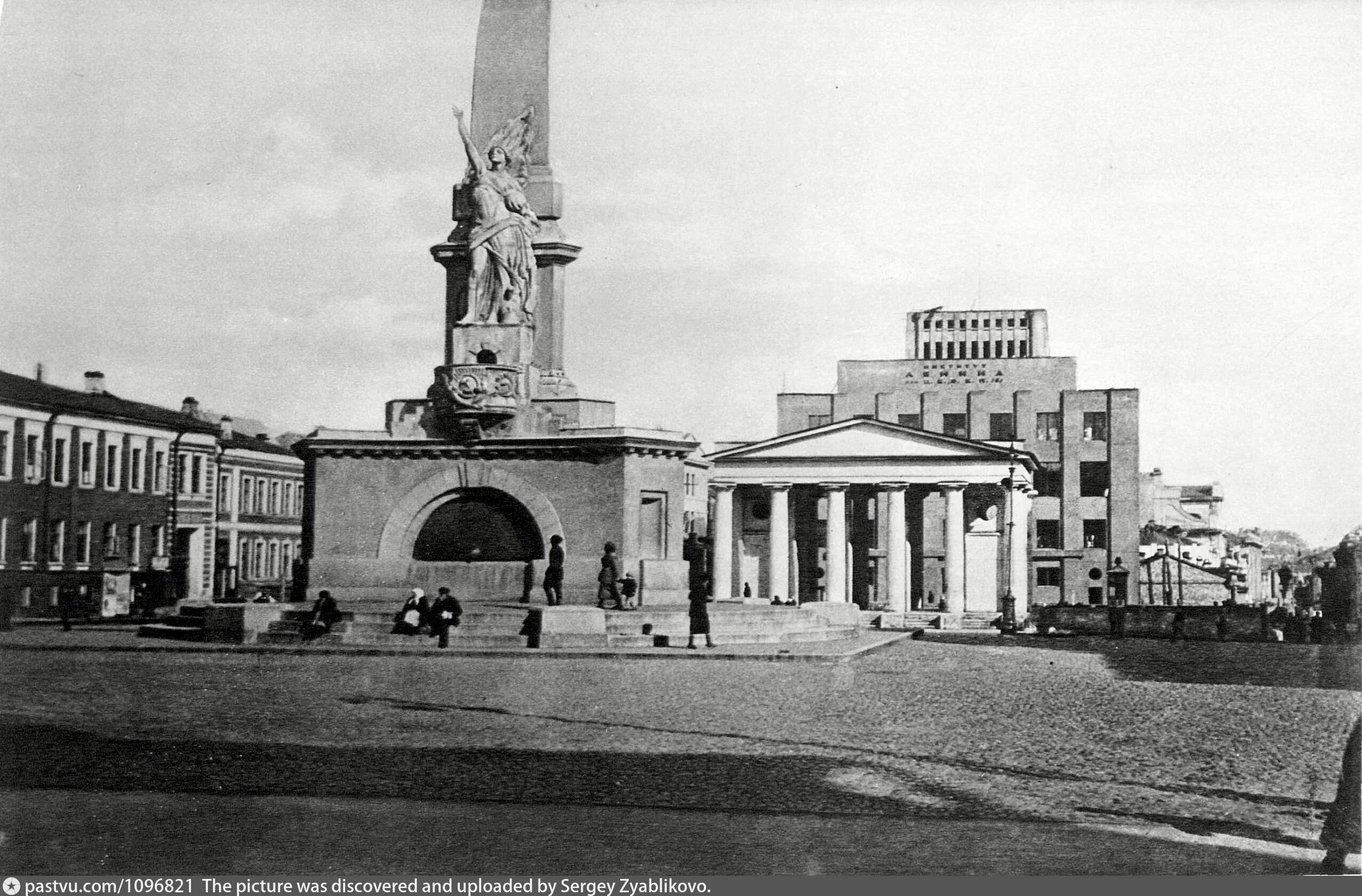 Москва 1920 х годов. Обелиск Советской Конституции в Москве. Монумент Советской Конституции на Тверской площади. Памятник Советской Конституции в Москве. Обелиск свободы в Москве.