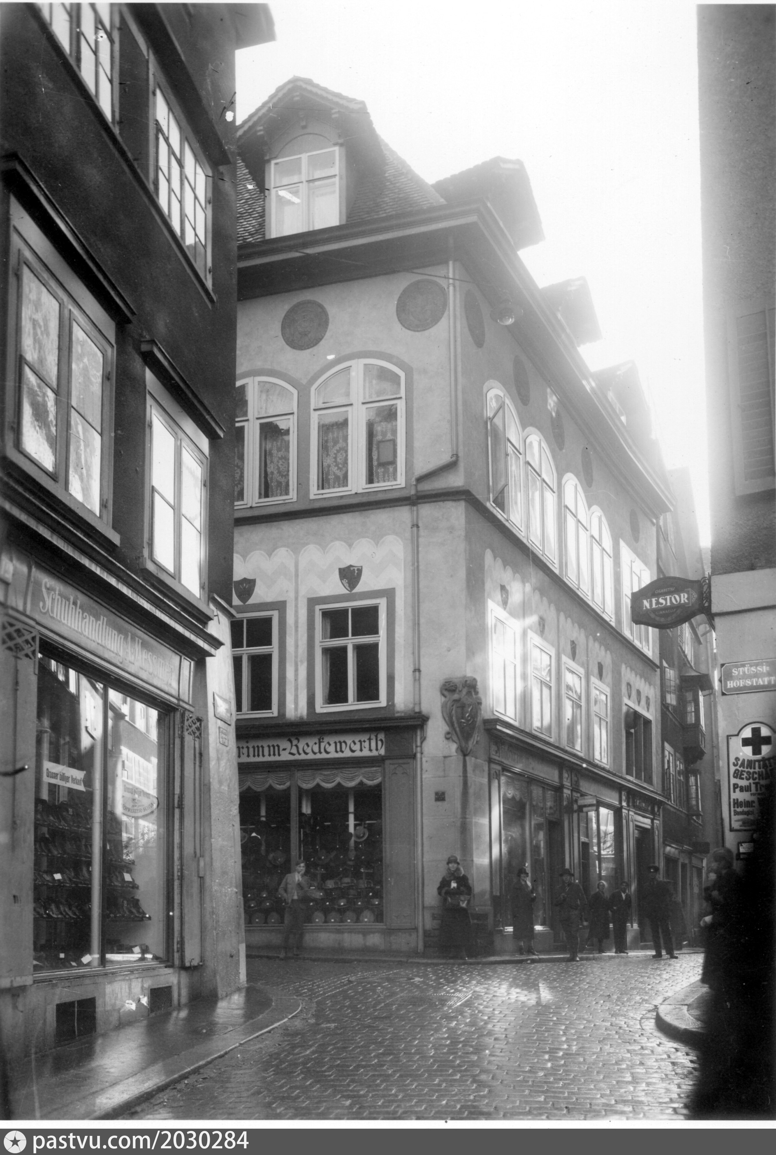 Marktgasse, 20. Haus zum Goldenen Horn