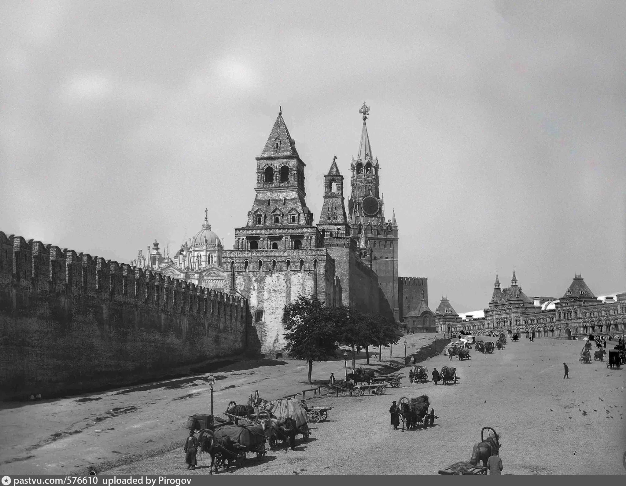 Кремлевская 100. Спасская башня Московского Кремля. Москва 1898 год. Васильевский спуск Москва в 19 веке. Васильевский спуск 1898.