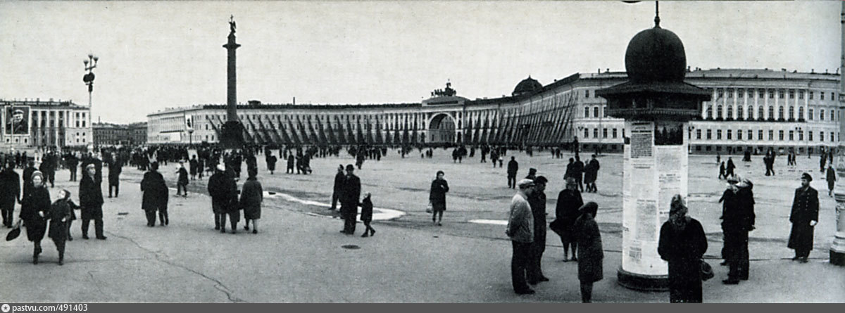 Фото 1967 года. Октябрьская революция Дворцовая площадь. Московская площадь Ленинграда в 1967 году. Московский вокзал Ленинград 1932. 50-Летию Советской власти Ленинград Октябрьская революция.