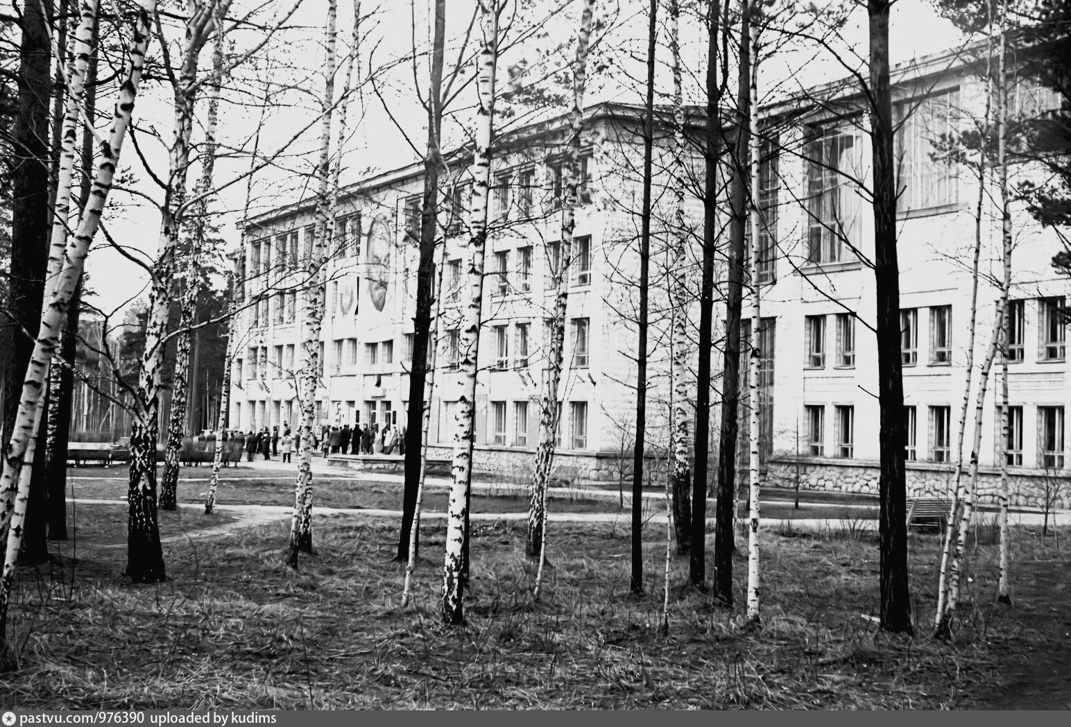 Советские академгородки. НГУ 1958. Академгородок старый главный корпус НГУ. НГУ старые фото. Академгородок история.