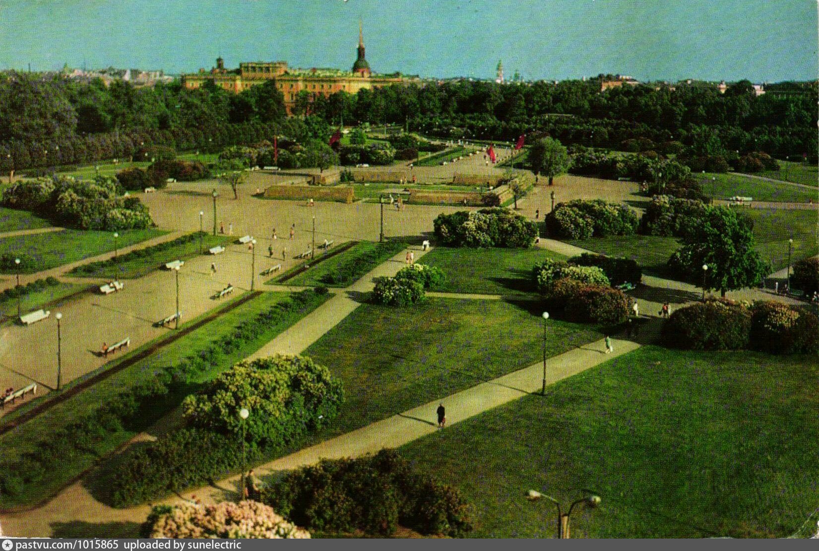 Марсово поле СПБ. Марсово поле в Элисте. Марсово поле Екатеринбург.