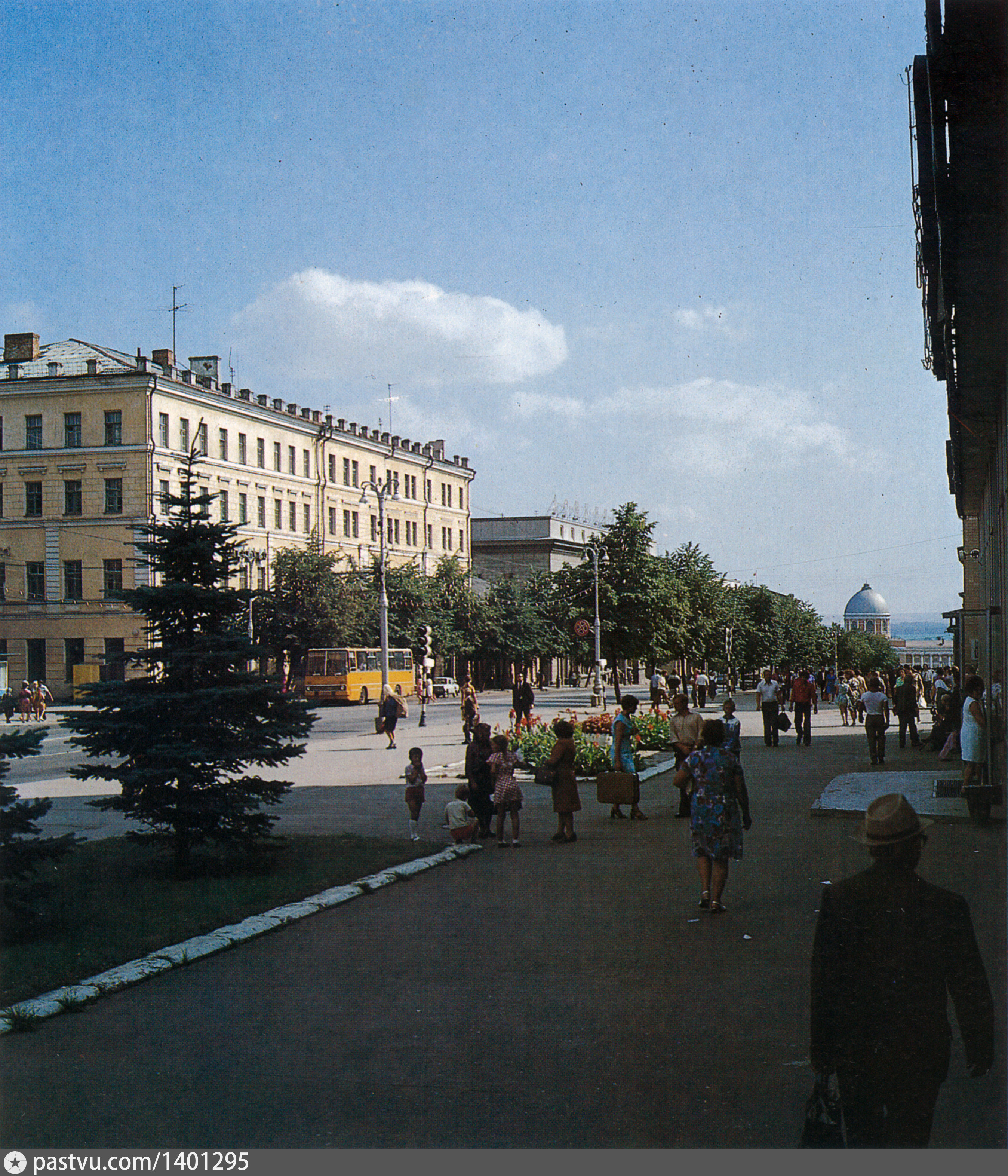 Погода в курском советские. Советский фотоальбом город Владимир. Курск Ленина 20 фото советские. Советские фотографии улицы Ленина 20. Курск Ленина 20 советское время.