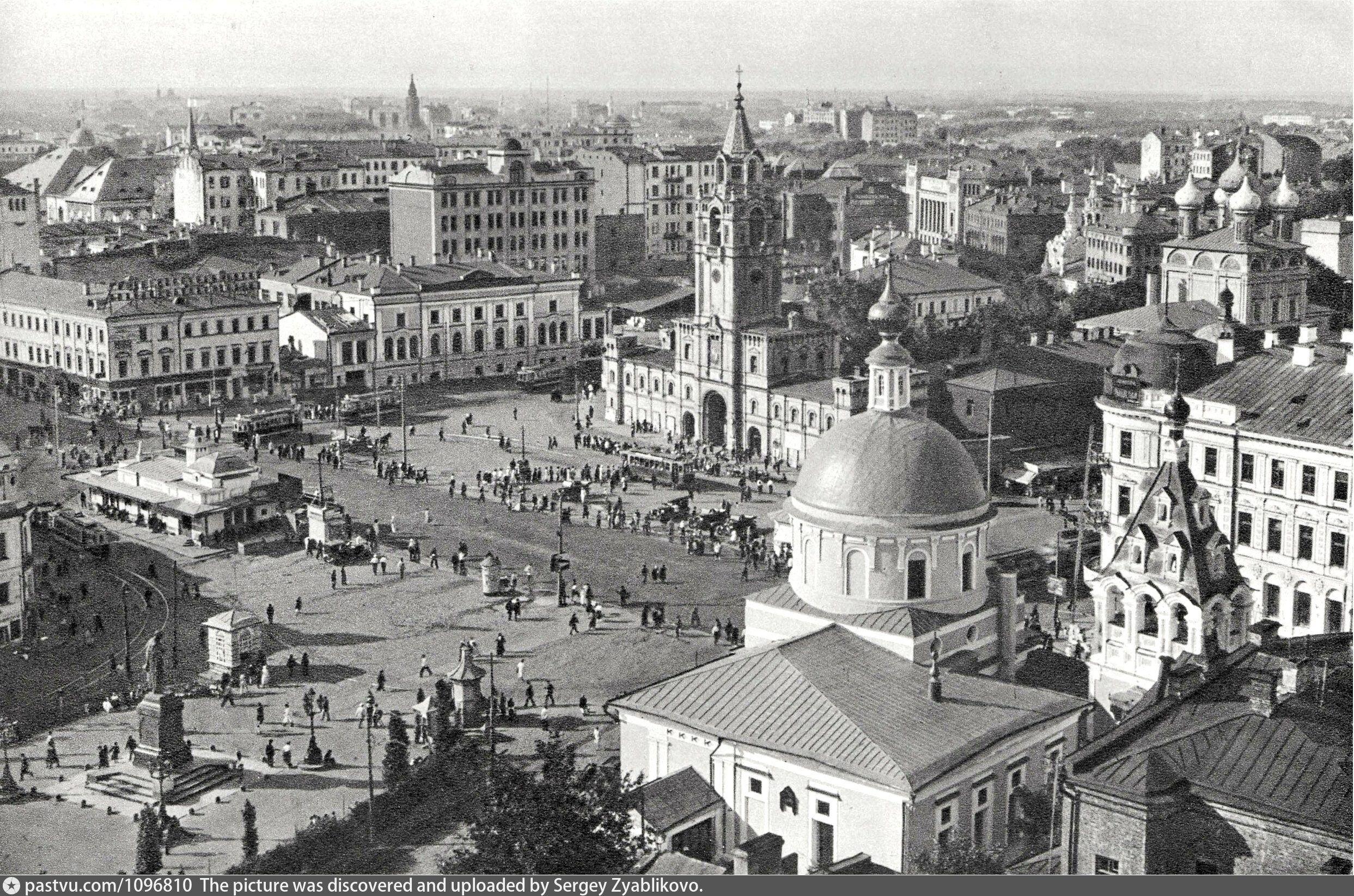 Фото москвы 20 годов. Страстной монастырь на Пушкинской площади. Пушкинская площадь 1930. Страстной монастырь в Москве на Пушкинской площади фото. Пушкинская площадь 1920.