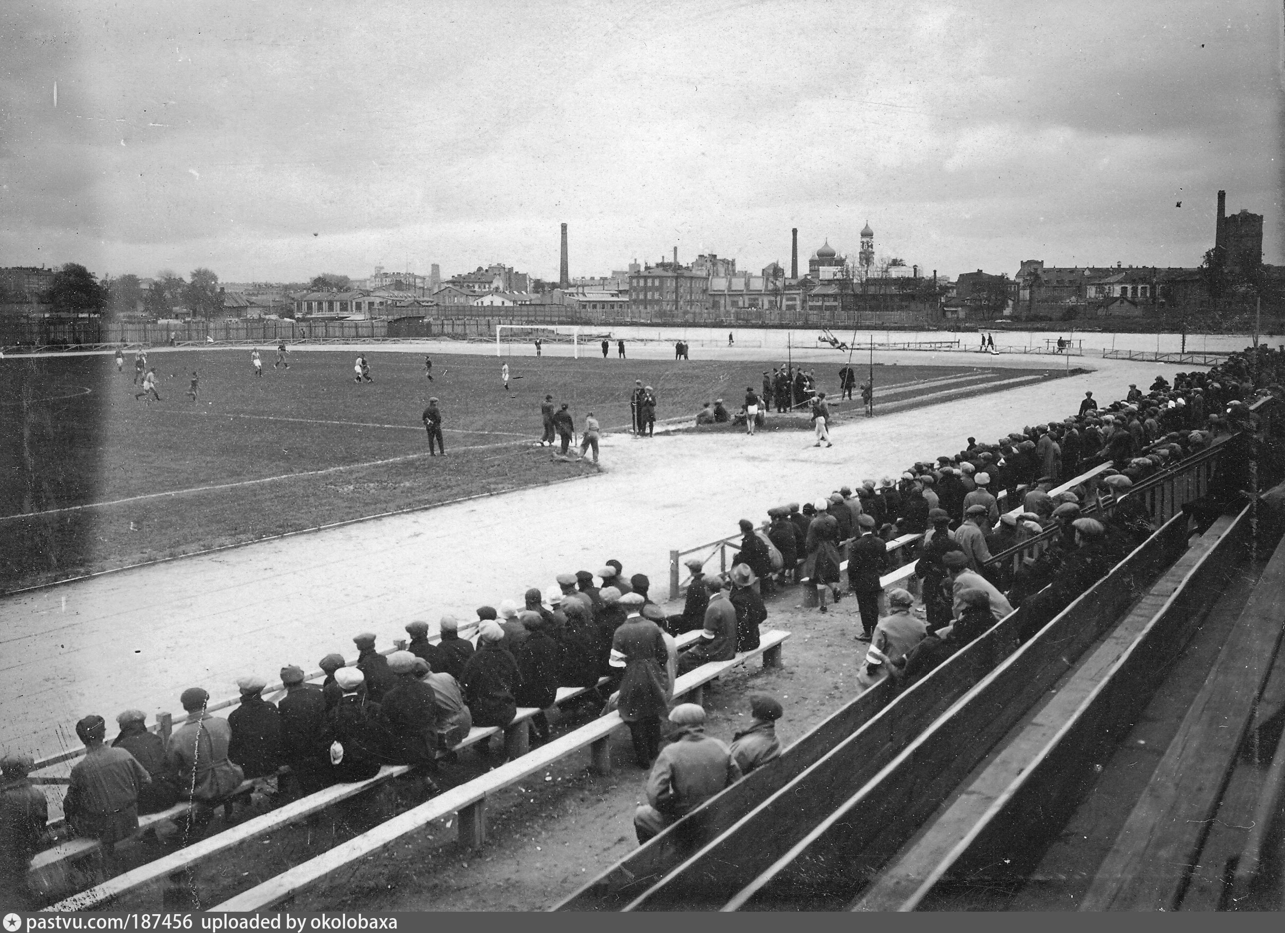 Спорт в блокадном ленинграде. Стадион «Динамо» на Крестовском острове в 1942. Стадион Динамо на Крестовском острове в СПБ. Матч 1942 на стадионе Динамо. Стадион Динамо Ленинград Крестовский остров.