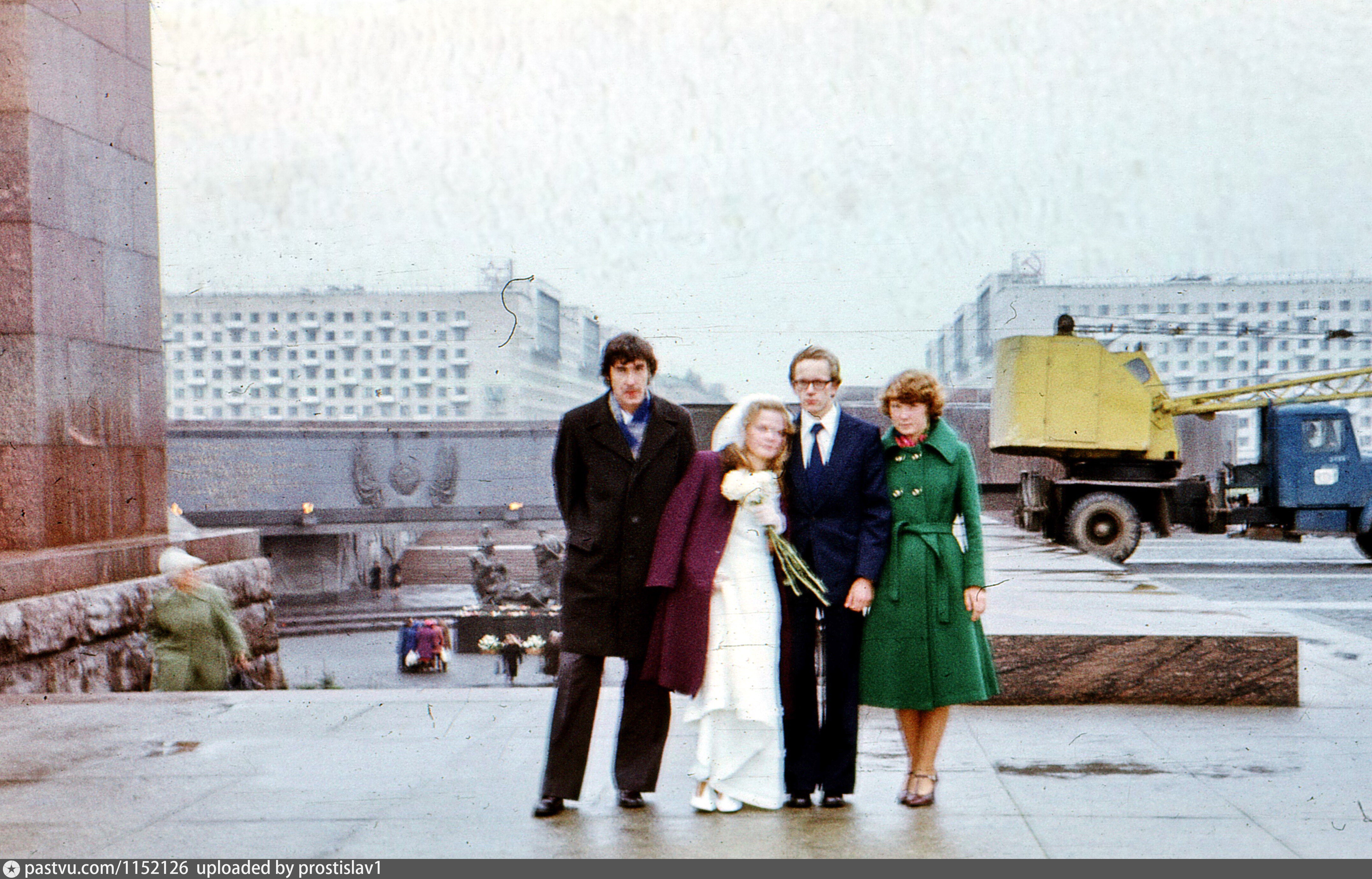 ленинград 1974 год. ленинград 1974 год в-часть 43140. конюшенная площадь кольцо трамваев ленинград. павловский дворец плац фасада. советская фотография дворцовой площади.