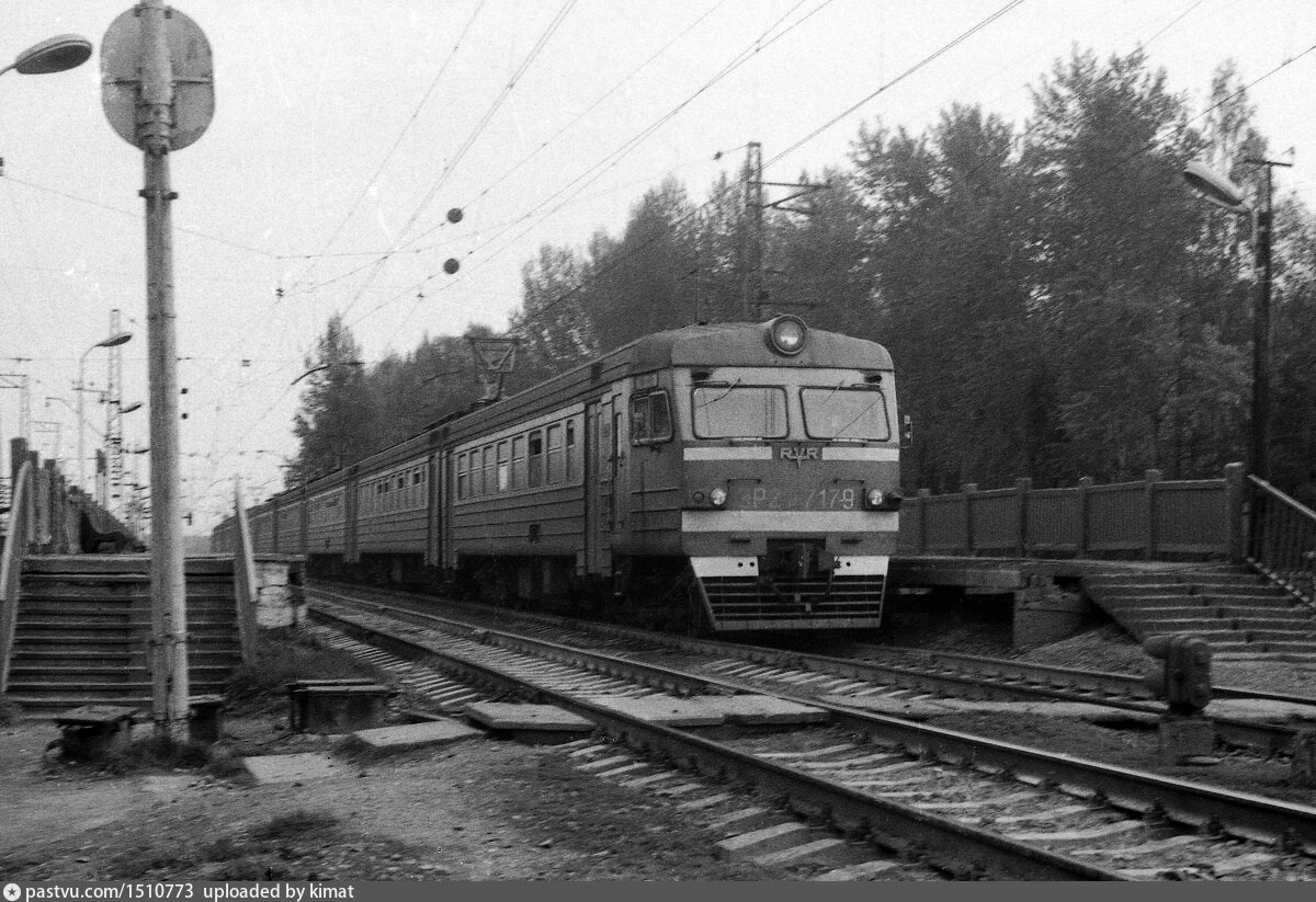 Электрички редкино тверь. Советский электропоезд 1990. Редкино станция электричка. 1992 Эр2. Станция железнодорожное в 1990 году.