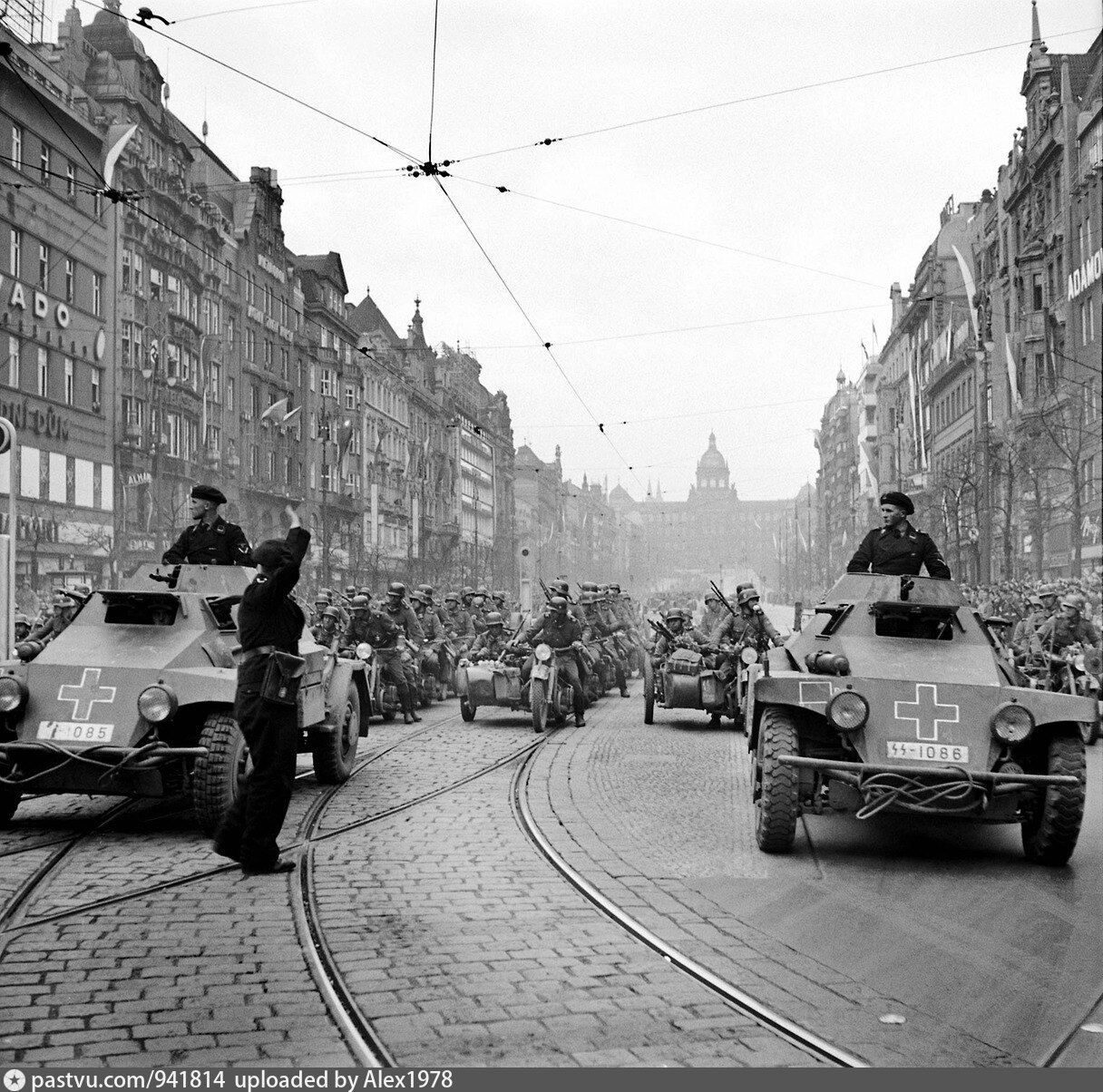 Чехословакия 1938 года. Немцы в Праге 1939. Парад СС 1939 Лейбштандарт. Берлин 1939г.. Германская оккупация Чехии 1939.
