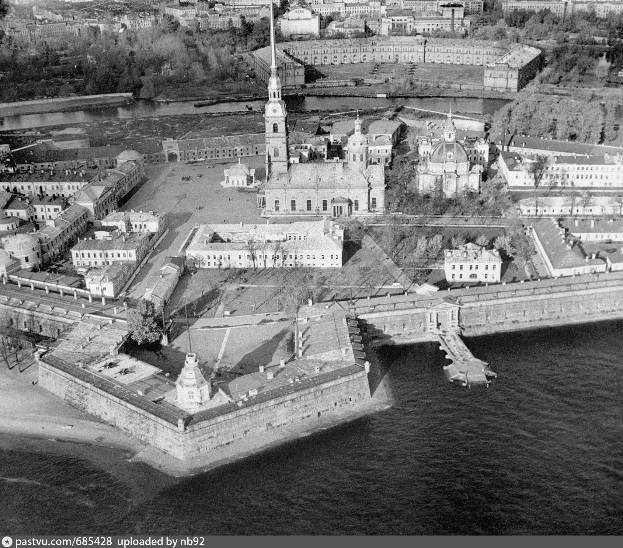 Первые крепости. Петропавловская крепость 1703. Петропавловская крепость 1703 год. Петропавловская крепость 1862. Петропавловская крепость в Санкт-Петербурге год постройки.