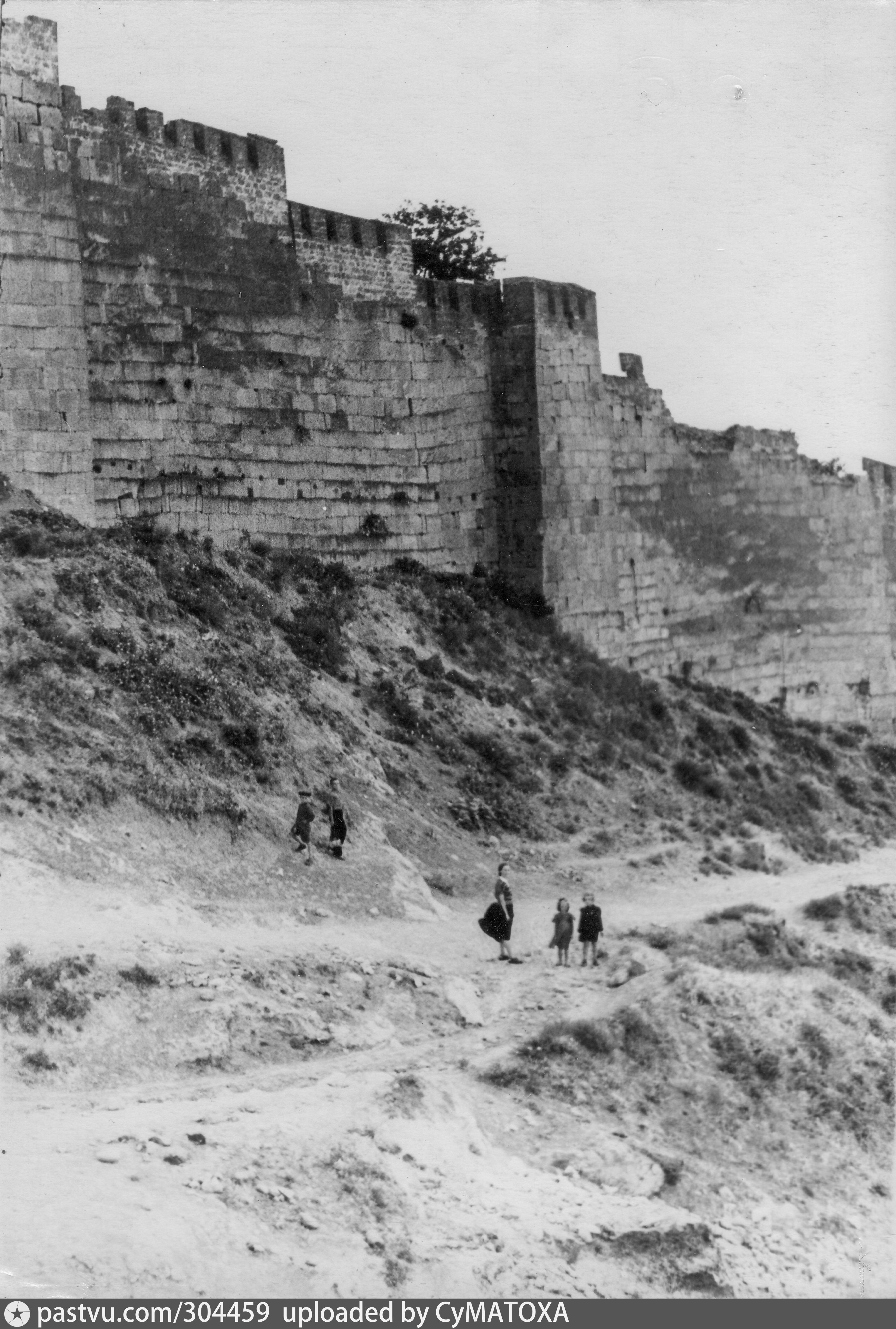 Самая древняя крепость. Дербентская крепость в 1950. Дербентский крепость 2т лет назад. Дербент Старая крепость. Дербентский крепость 1940г.