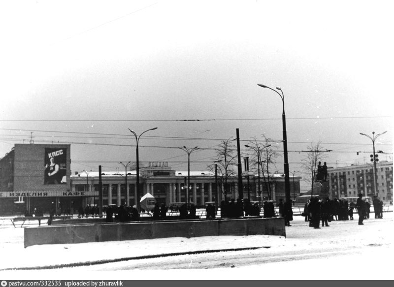 Свердловск 1978. Свердловск СССР Привокзальная площадь. Свердловск 1970 вокзал. Свердловск вокзал 1960. ЖД вокзал Свердловск 1991.